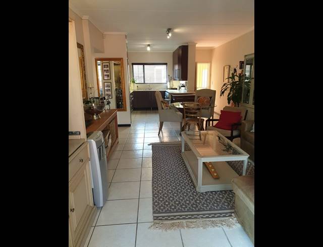 2 BEDROOM APARTMENT FOR SALE IN SUNNINGHILL